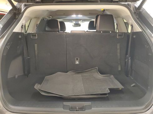 Certified 2023 Toyota Highlander XLE image 8