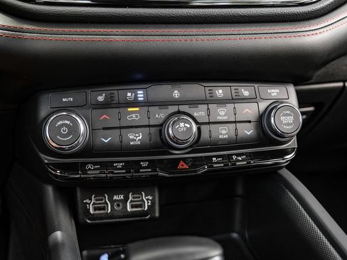 Used 2023 Dodge Durango GT AWD/4WD image 34