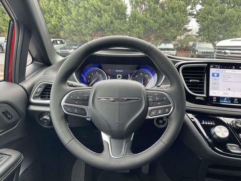 New 2026 Chrysler Pacifica Select FWD image 27