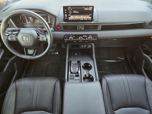Used 2025 Honda Pilot Black Edition image 23