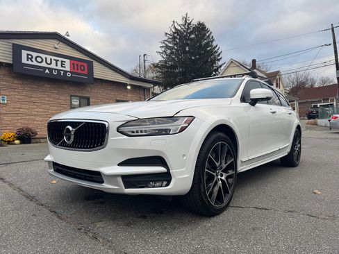 Used 2018 Volvo V90 T6 Cross Country w/ Convenience Package image 3