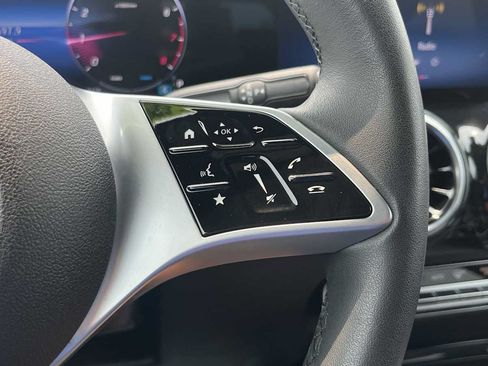 Used 2026 Mercedes-Benz GLB 250 4MATIC image 38