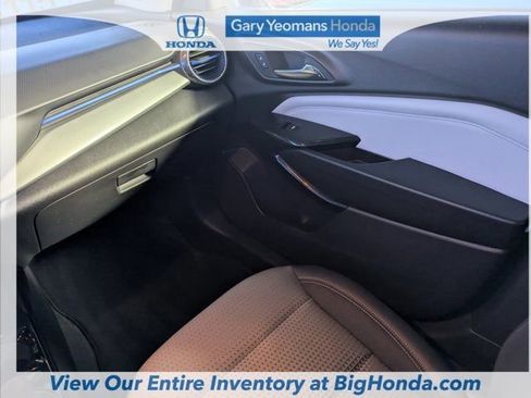 Used 2025 Chevrolet Trax LT w/ Driver Confidence Package image 15