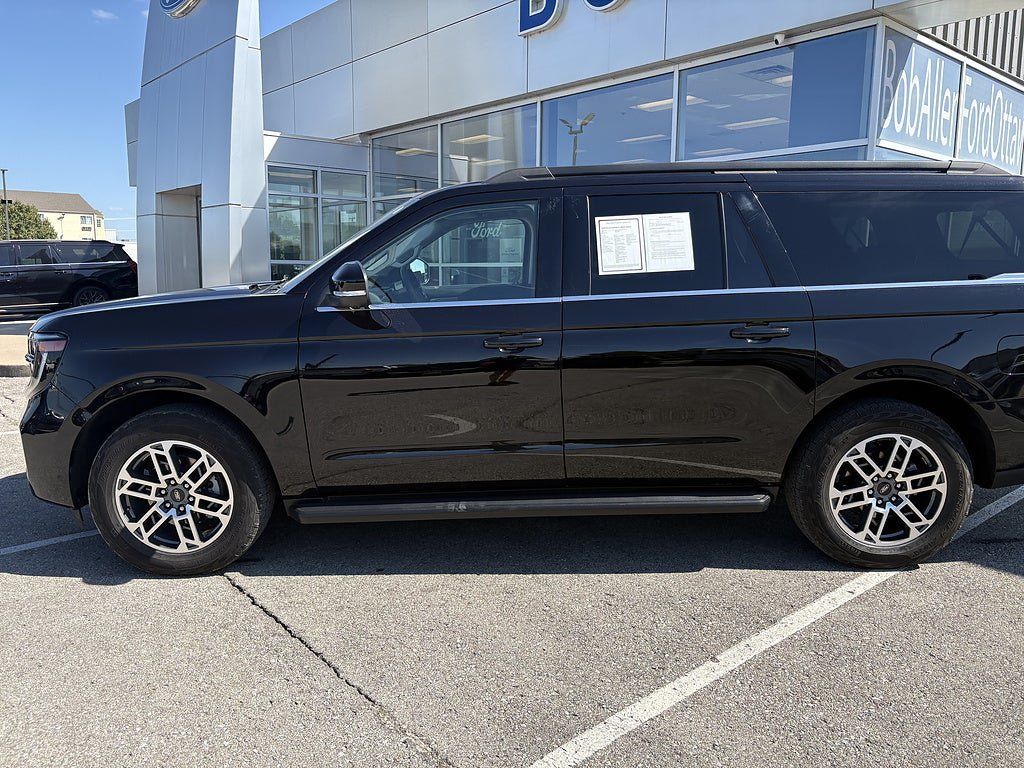 Used 2025 Ford Expedition Max Active AWD/4WD image 3