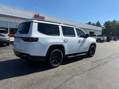 Used 2024 Jeep Wagoneer Series II AWD/4WD image 10