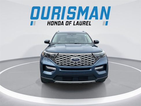 Used 2020 Ford Explorer Platinum w/ Premium Technology Package image 3