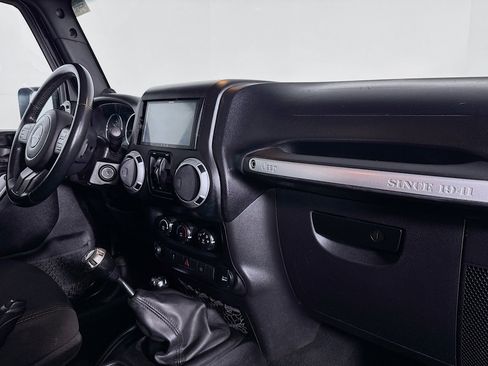 Used 2014 Jeep Wrangler Unlimited Sahara image 27