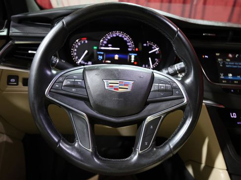 Used 2019 Cadillac XT5 FWD image 17