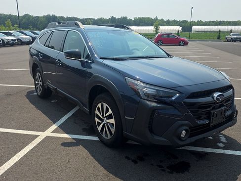 Used 2024 Subaru Outback Premium AWD/4WD image 3