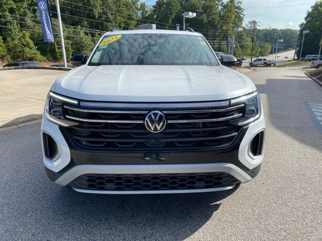 Used 2024 Volkswagen Atlas Peak Edition SEL AWD/4WD image 2