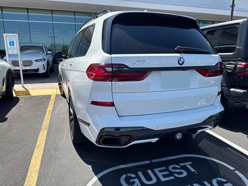 Used 2021 BMW X7 xDrive40i w/ M Sport Package AWD/4WD image 4