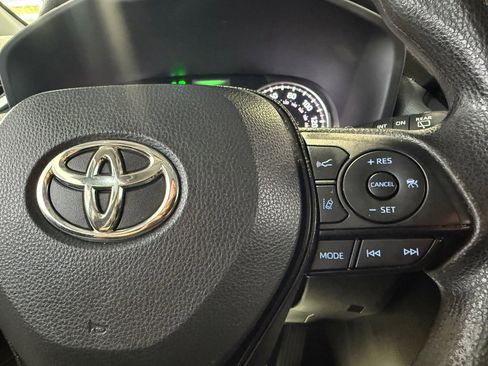 Used 2022 Toyota RAV4 XLE image 19