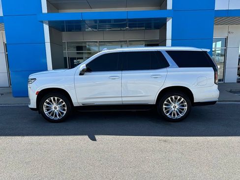 Used 2023 Cadillac Escalade Premium Luxury w/ LPO, Illumination Package RWD image 4