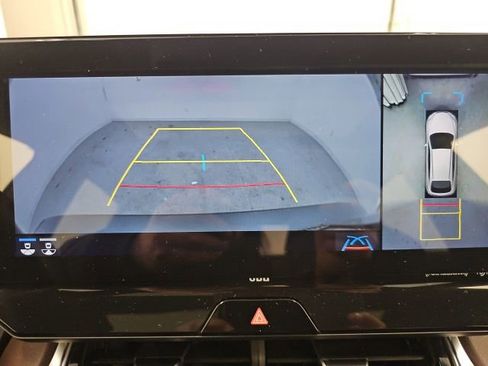 Used 2021 Toyota Venza Limited image 29