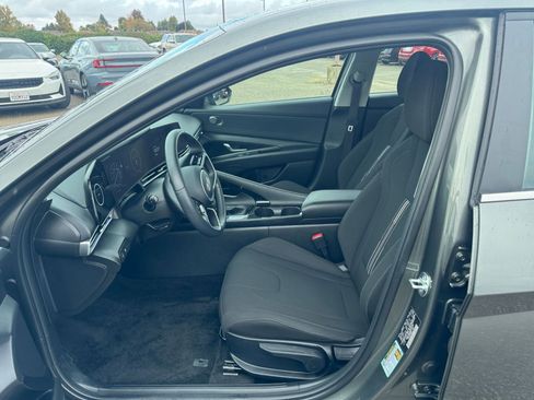 Used 2025 Hyundai Elantra SEL image 27