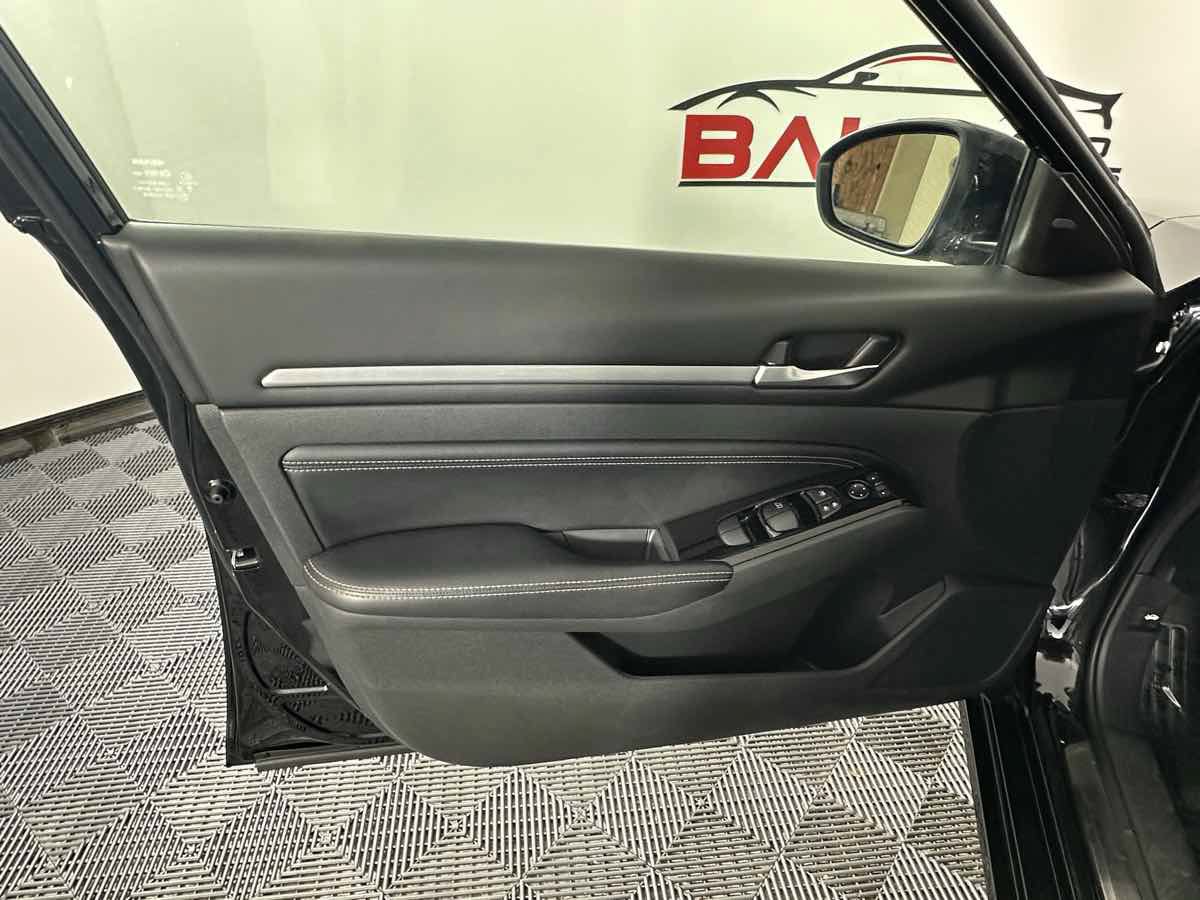 Used 2023 Nissan Altima 2.5 SL AWD/4WD image 15