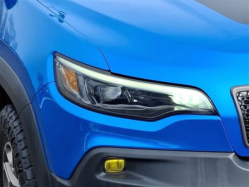 Used 2020 Jeep Cherokee Trailhawk w/ Cold Weather Group image 9