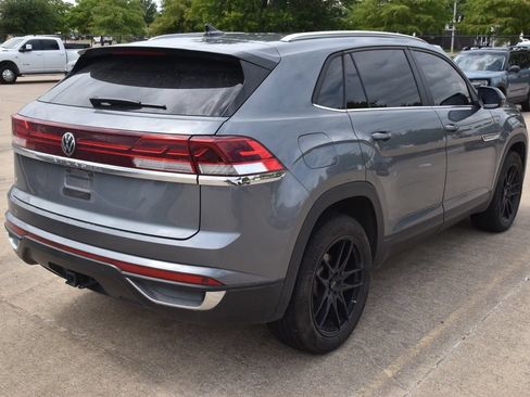 Used 2024 Volkswagen Atlas Cross Sport SE w/ Panoramic Sunroof Package FWD image 7