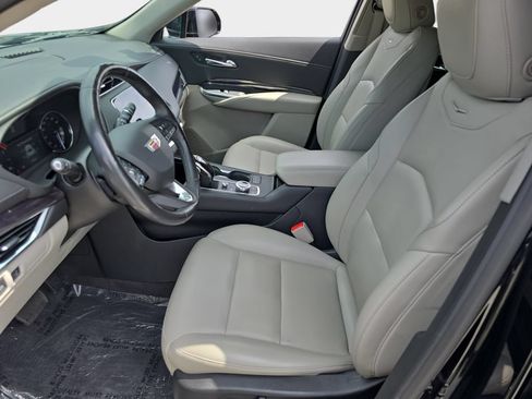 Used 2020 Cadillac XT4 Luxury w/ Cold Weather Package FWD image 17