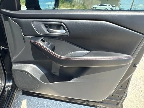 Used 2025 Nissan Rogue SV AWD/4WD image 19