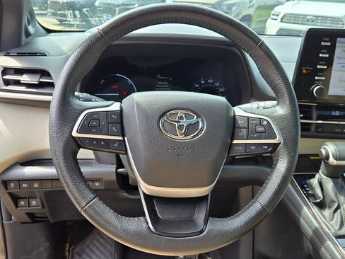 Used 2023 Toyota Sienna XLE w/ XLE Plus Package AWD/4WD image 10