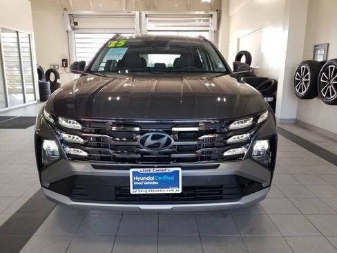 Certified 2025 Hyundai Tucson Limited AWD/4WD image 17