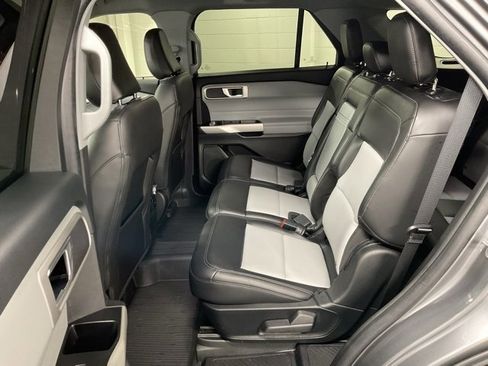 Used 2022 Ford Explorer XLT w/ Equipment Group 202A image 15