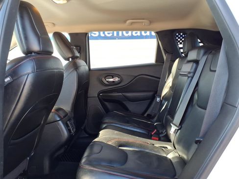 Used 2015 Jeep Cherokee Trailhawk w/ Leather Interior Group image 12