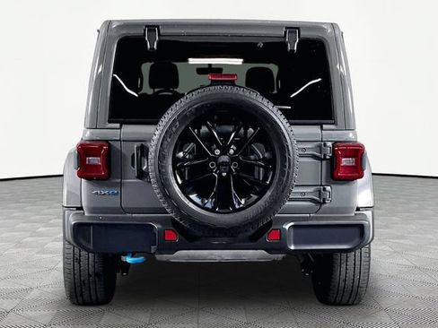 Used 2023 Jeep Wrangler Unlimited Sahara w/ Cold Weather Group AWD/4WD image 5