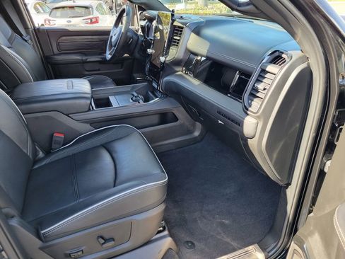 Used 2025 RAM 2500 Limited AWD/4WD image 19