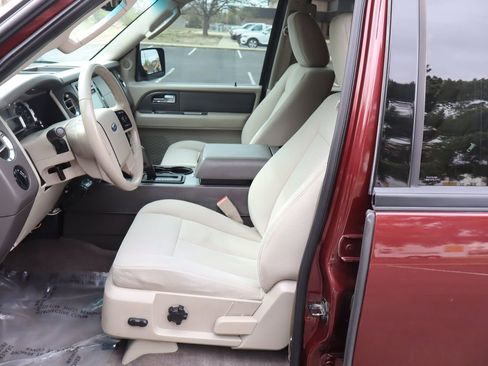 Used 2010 Ford Expedition XLT image 19