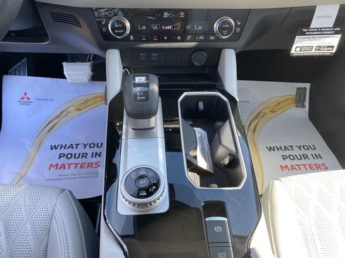 New 2025 Mitsubishi Outlander AWD image 22