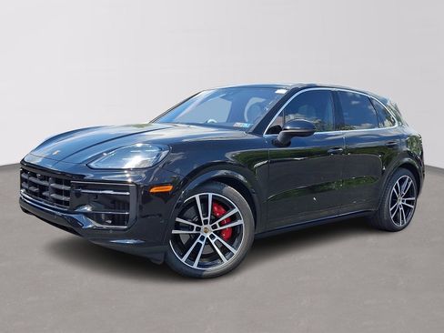 Used 2024 Porsche Cayenne S AWD/4WD image 1