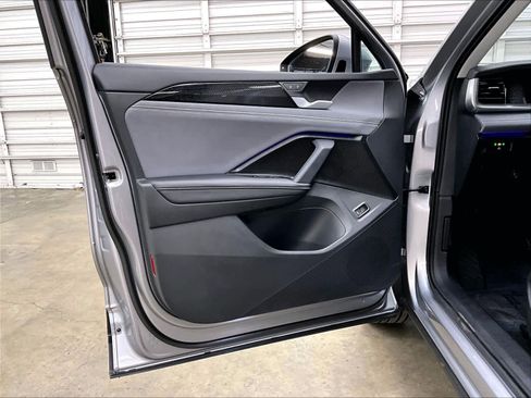 Used 2025 Volkswagen Tiguan SE w/ Panoramic Sunroof Package image 26