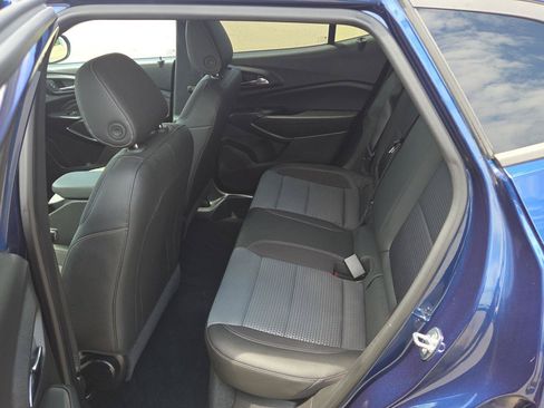 Used 2024 Chevrolet Trax LT w/ LT Convenience Package FWD image 13
