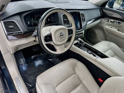 Used 2019 Volvo XC90 T5 Momentum w/ Protection Package Premier FWD image 9