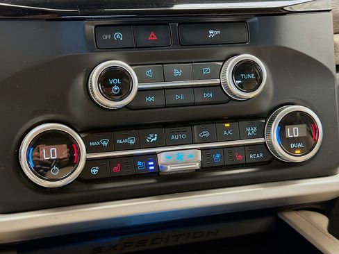 Used 2024 Ford Expedition Max Limited image 10