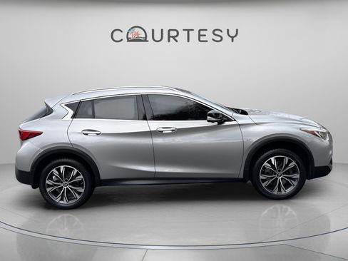 Used 2018 INFINITI QX30 Premium w/ Cargo Package image 8
