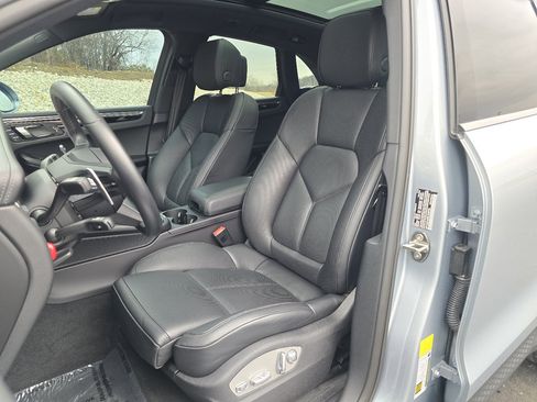 Certified 2024 Porsche Macan S image 5