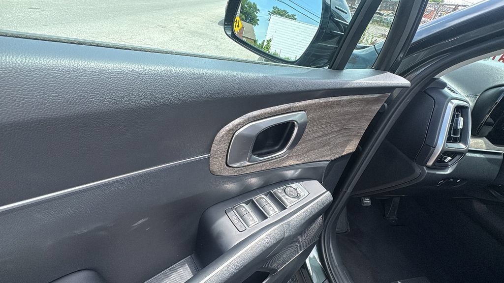 Used 2023 Kia Sorento S w/ Panoramic Sunroof Package AWD/4WD image 11