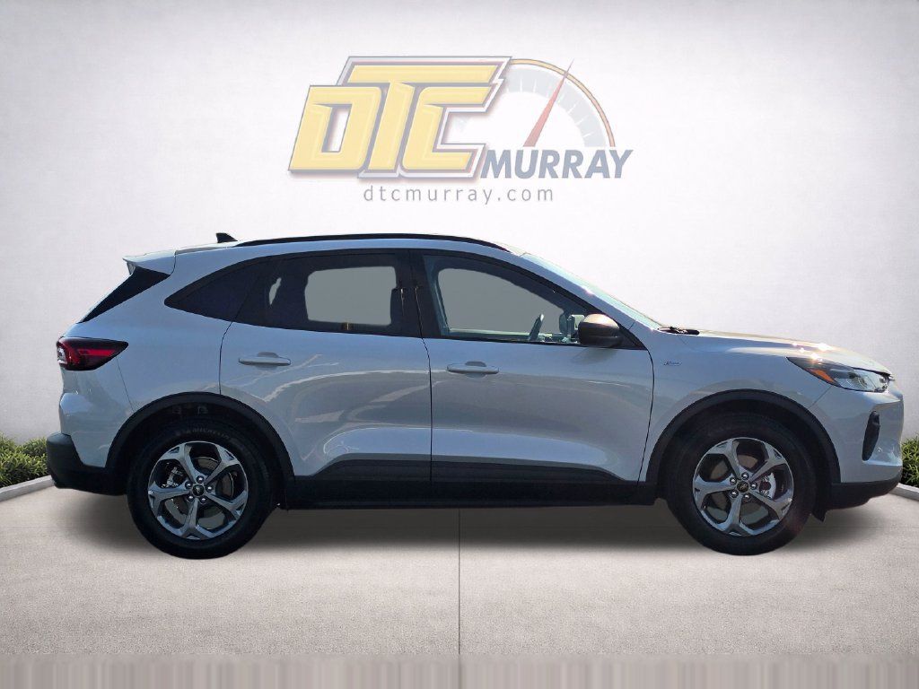 Used 2026 Ford Escape ST-Line FWD image 4