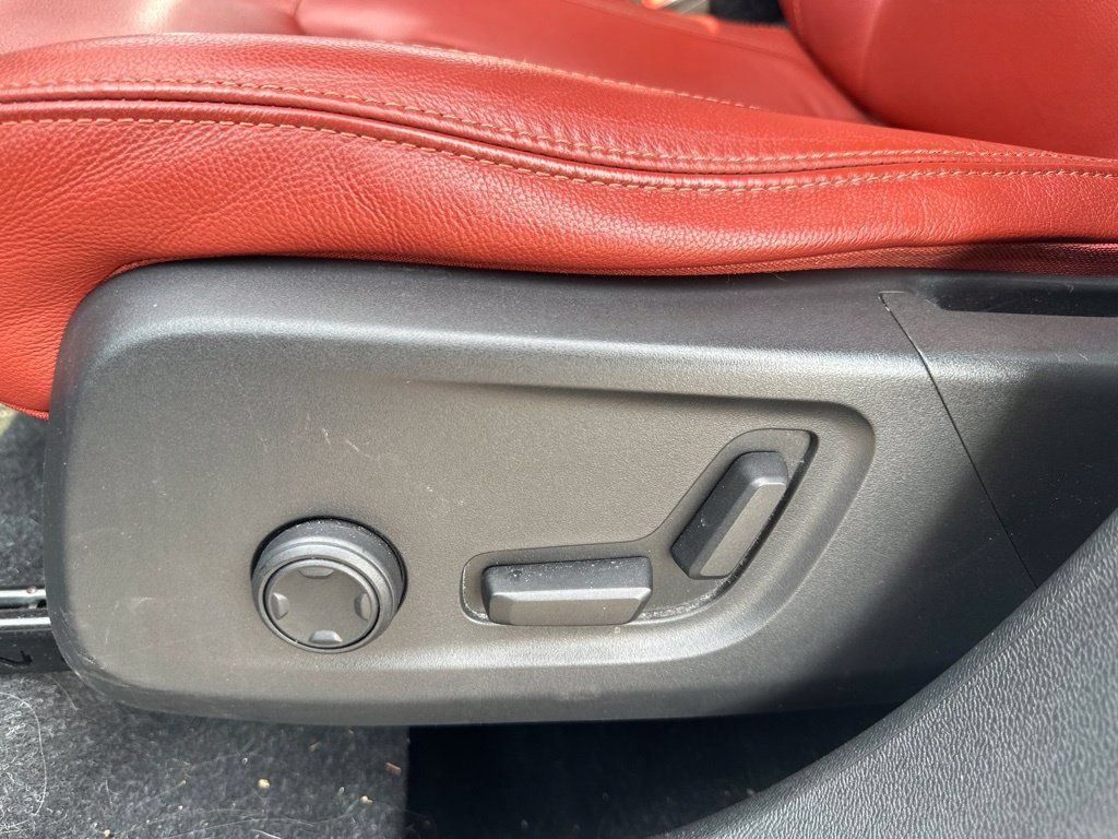 Used 2019 Volvo XC40 T4 Inscription FWD image 17