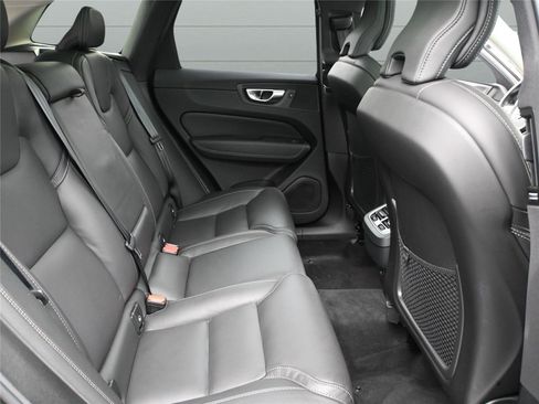 Used 2023 Volvo XC60 B6 Ultimate w/ Climate Package image 28