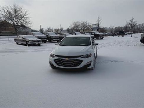 Used 2023 Chevrolet Malibu LT image 3