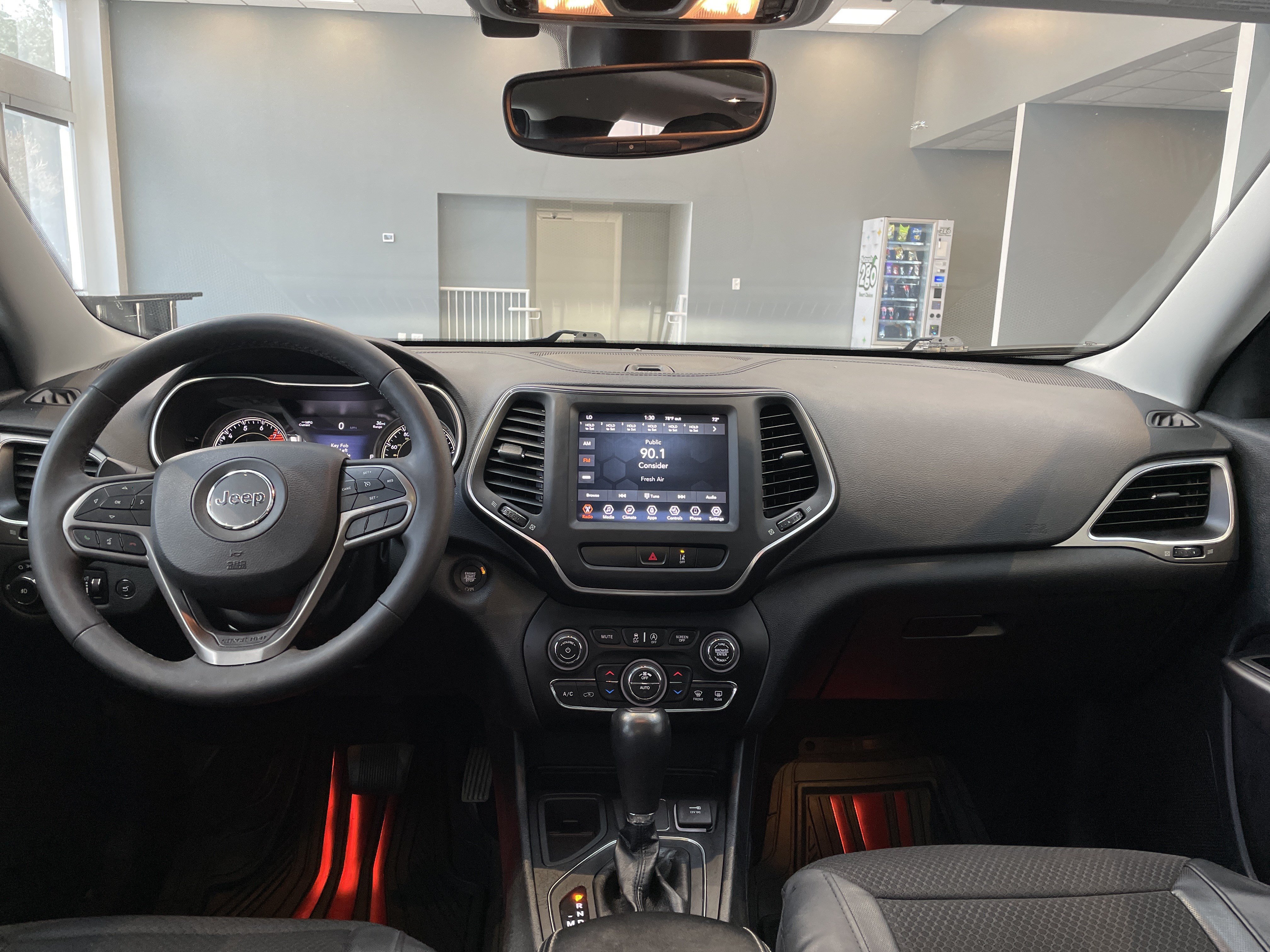 Used 2022 Jeep Cherokee Latitude Lux w/ Sun & Sound Group FWD image 19