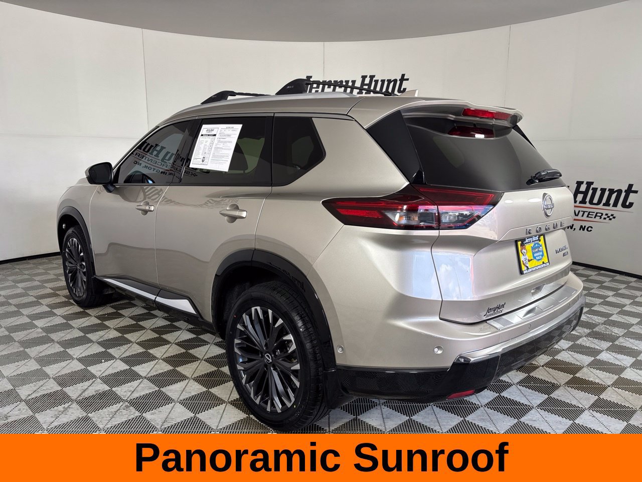 Used 2025 Nissan Rogue Platinum w/ Platinum Premium Package AWD/4WD image 9