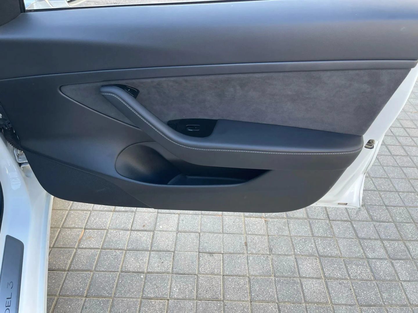 Used 2018 Tesla Model 3 Long Range RWD image 32