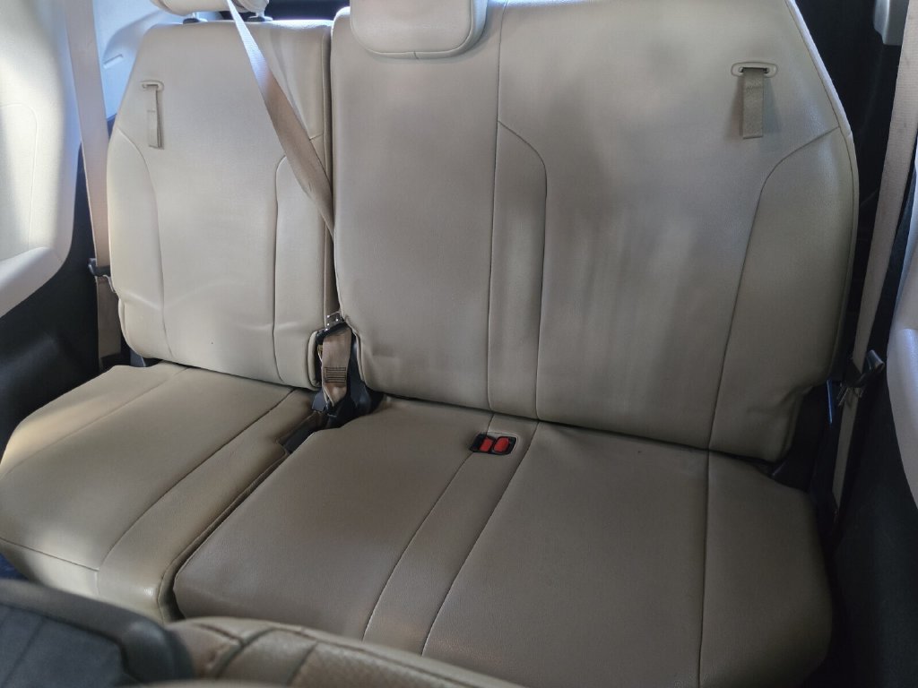 Used 2022 Toyota Sienna XLE FWD image 17