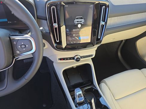 New 2026 Volvo XC40 B4 Plus w/ Protection Package Premier image 18