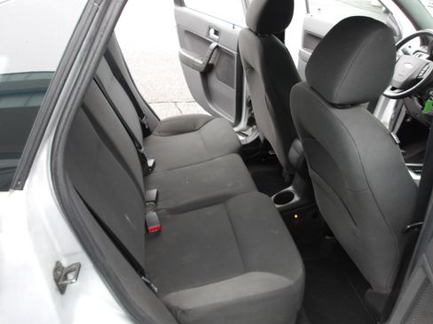 Used 2010 Ford Focus SES image 12